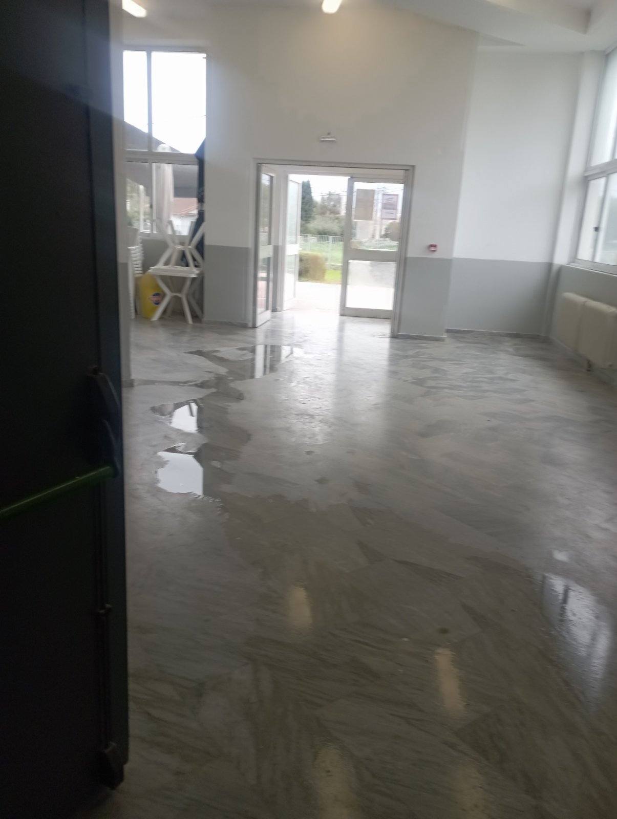 Ροΐτικα Πατρών: «Μπάζει» νερά το ανακαινισμένο, κατά τ΄ άλλα, Γήπεδο! ΦΩΤΟ