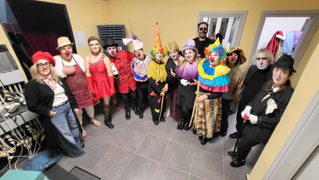 Ξενάγηση θιάσων του «Μώμος» σε Καρναβαλικό Συνεργείο και Αχαΐα Κλάους ΦΩΤΟ