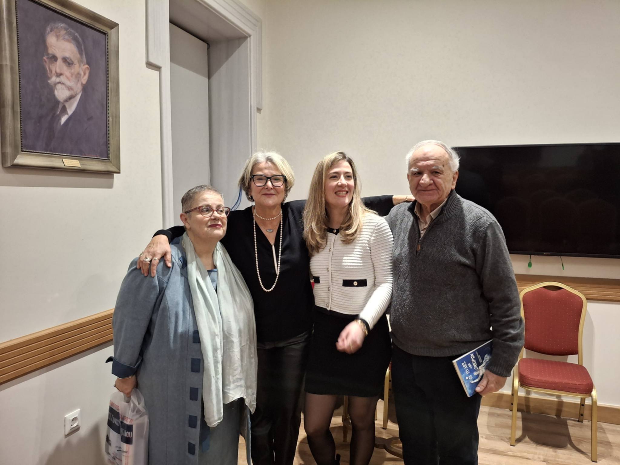 «Οι πύλες των ονείρων» της Ακρατινής Κωνσταντίνας Κιζήλου, στην Πάτρα ΦΩΤΟ 32 «Οι πύλες των ονείρων» της Ακρατινής Κωνσταντίνας Κιζήλου, στην Πάτρα ΦΩΤΟ