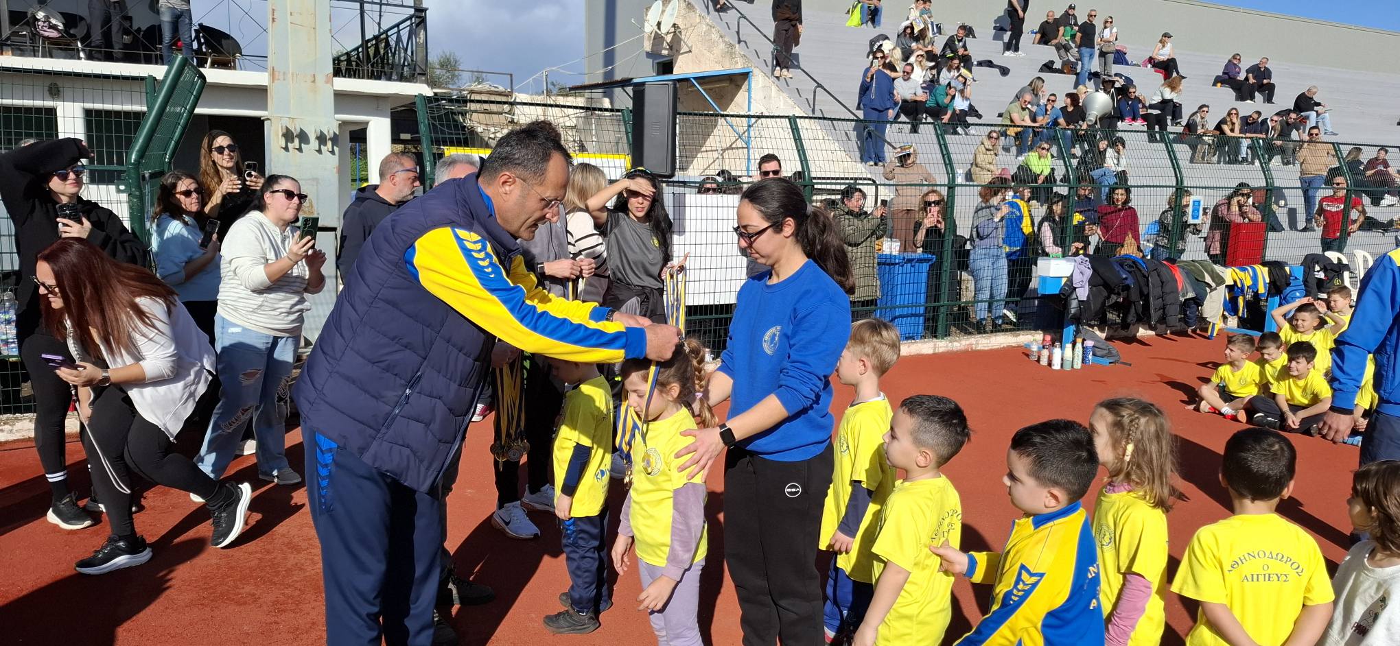 Γιορτή αφιερωμένη στους μικρούς αθλητές από τον «Αθηνόδωρο», στο Αίγιο ΦΩΤΟ