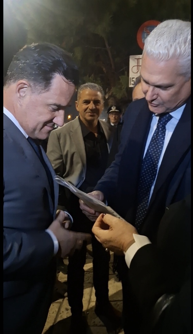 Πάτρα: Τί παρέδωσε στον Υπουργό Υγείας Αδωνι Γεωργιάδη ο Αντιπεριφερειάρχης Φ. Ζαΐμης ΦΩΤΟ 25 Πάτρα: Τί παρέδωσε στον Υπουργό Υγείας Αδωνι Γεωργιάδη ο Αντιπεριφερειάρχης Φ. Ζαΐμης ΦΩΤΟ