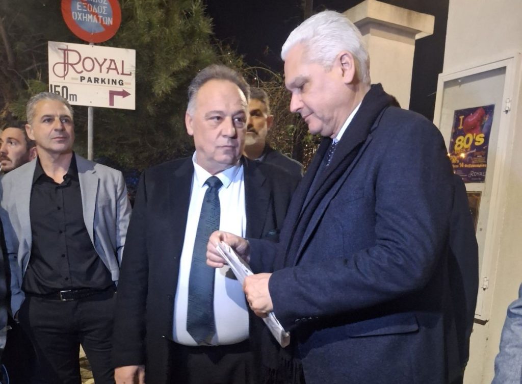 Πάτρα: Τί παρέδωσε στον Υπουργό Υγείας Αδωνι Γεωργιάδη ο Αντιπεριφερειάρχης Φ. Ζαΐμης ΦΩΤΟ