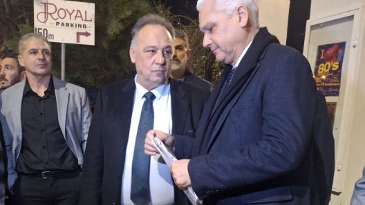 Πάτρα: Τί παρέδωσε στον Υπουργό Υγείας Αδωνι Γεωργιάδη ο Αντιπεριφερειάρχης Φ. Ζαΐμης ΦΩΤΟ