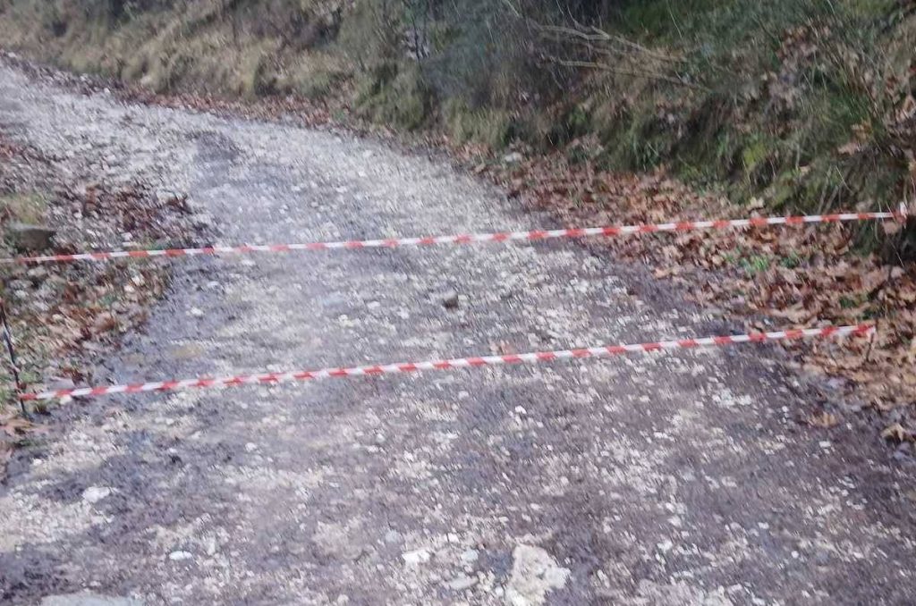 Αχαΐα: Κατολίσθηση στα ορεινά, κίνδυνος για οδηγούς ΦΩΤΟ