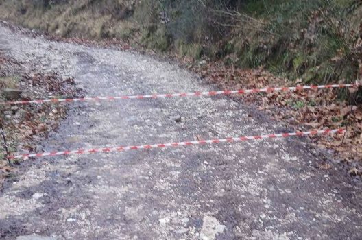 Αχαΐα: Κατολίσθηση στα ορεινά, κίνδυνος για οδηγούς ΦΩΤΟ