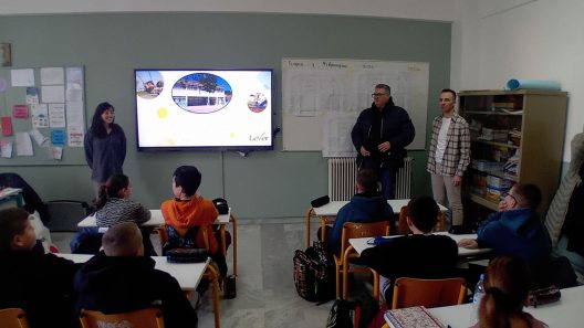 «Σχεδιά…ΖΟΥΜΕ» την σχολική αυλή, με ειδικούς μελετητές, στο 1ο Δημοτικό Aκράτας ΦΩΤΟ