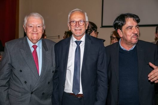 Πάτρα: Ενταση στον Εμπορικό Σύλλογο - Τρεις πρώην Πρόεδροι κατά του νέου Μ. Κατσιγιάννη