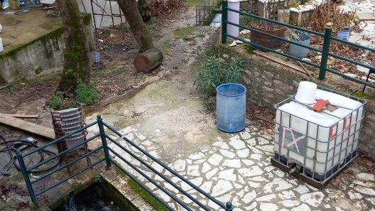 Καταρράκτης: Φόβοι για ατύχημα σε «ανοιχτό» επικίνδυνο δρομάκι ΦΩΤΟ