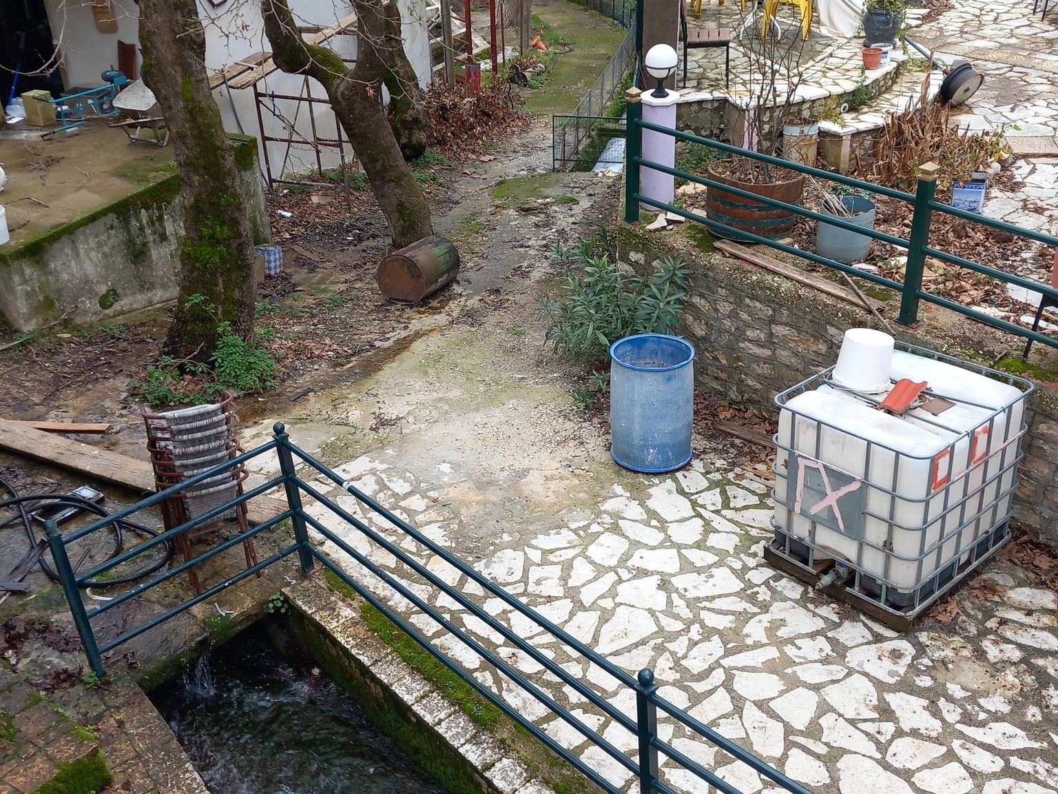 Καταρράκτης: Φόβοι για ατύχημα σε «ανοιχτό» επικίνδυνο δρομάκι ΦΩΤΟ