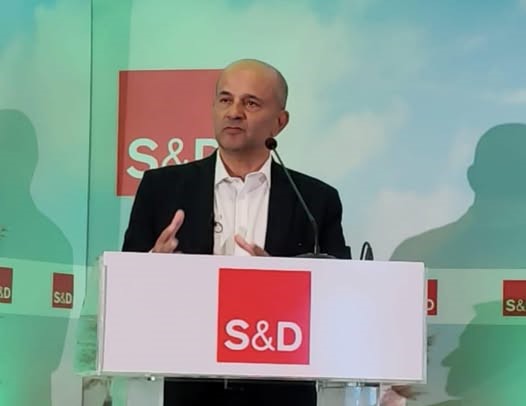 «Εμείς δεν μείναμε στη θεωρία»