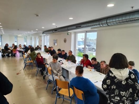 Χόρτασαν ψητά στο ΕΚΑΜΕ/ΑμεΑ Αιγίου ΦΩΤΟ