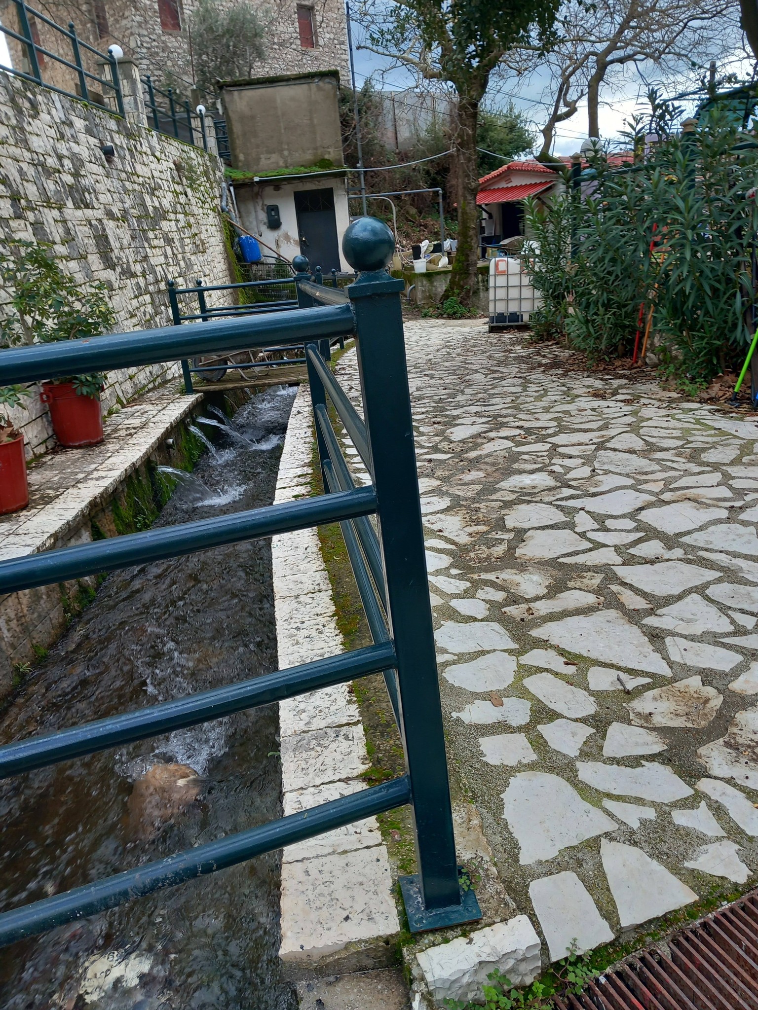Καταρράκτης: Φόβοι για ατύχημα σε «ανοιχτό» επικίνδυνο δρομάκι ΦΩΤΟ 29 Καταρράκτης: Φόβοι για ατύχημα σε «ανοιχτό» επικίνδυνο δρομάκι ΦΩΤΟ
