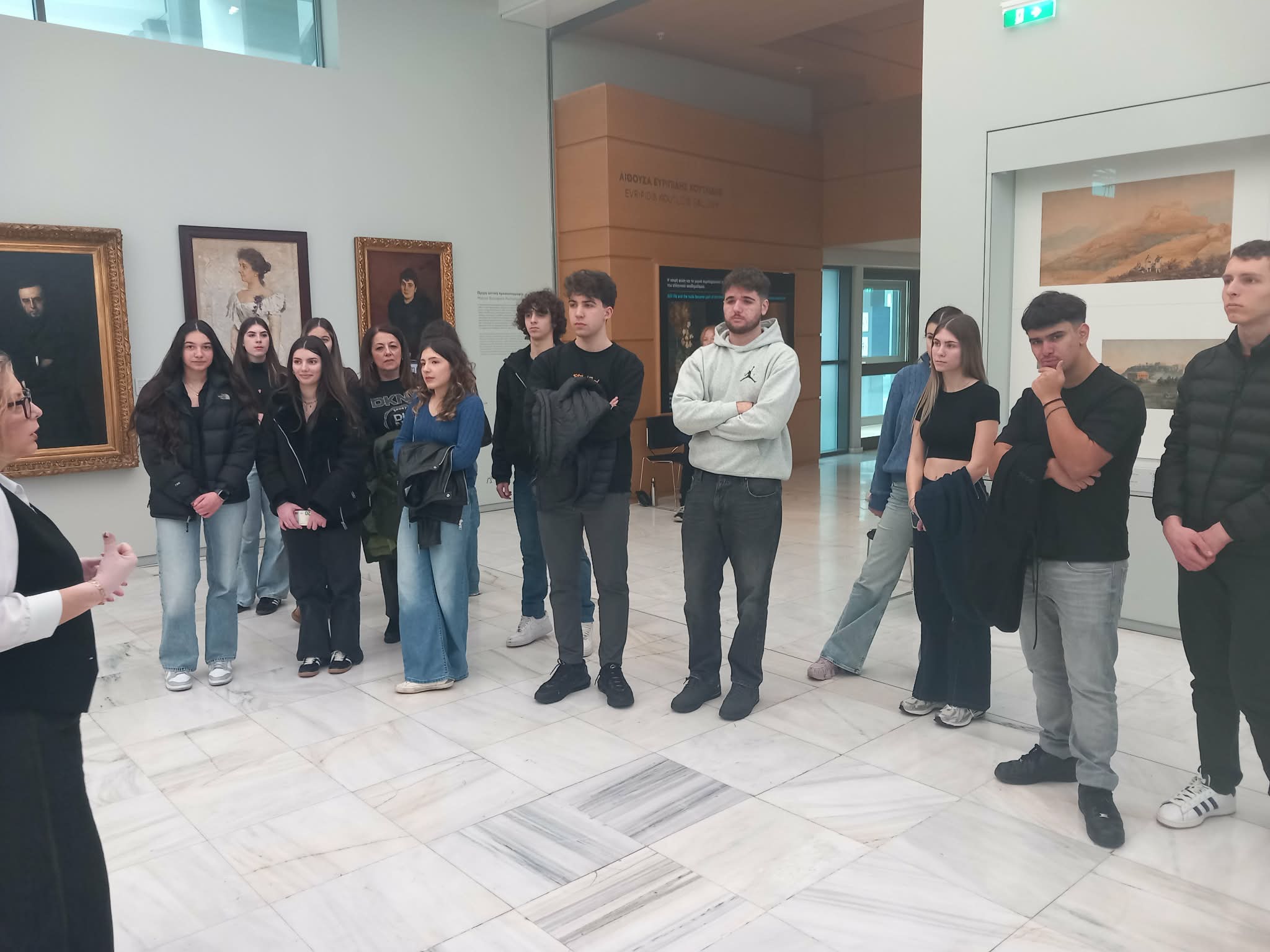 Μαθητές του Αρσακείου Λυκείου Πατρών γνώρισαν το Αρχαιολογικό Μουσείο ΦΩΤΟ