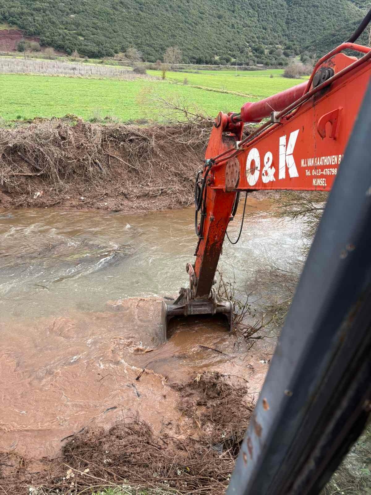 Καλάβρυτα: Επέμβαση της Πολιτικής Προστασίας σε πλημμυρικά φαινόμενα ΦΩΤΟ 26 Καλάβρυτα: Επέμβαση της Πολιτικής Προστασίας σε πλημμυρικά φαινόμενα ΦΩΤΟ