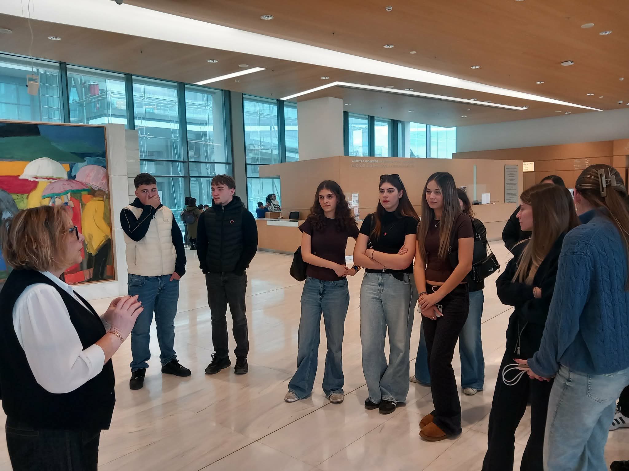 Μαθητές του Αρσακείου Λυκείου Πατρών γνώρισαν το Αρχαιολογικό Μουσείο ΦΩΤΟ