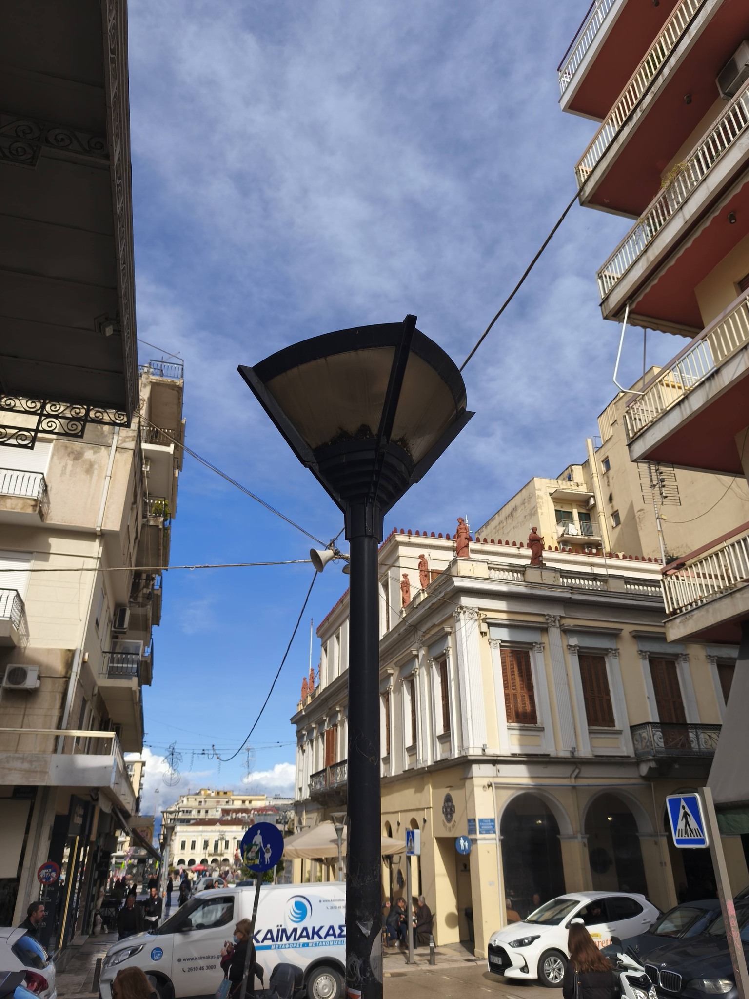 Πάτρα: Βρώμικοι φανοστάτες σε δρόμους και πεζόδρομους ΦΩΤΟ 31 Πάτρα: Βρώμικοι φανοστάτες σε δρόμους και πεζόδρομους ΦΩΤΟ