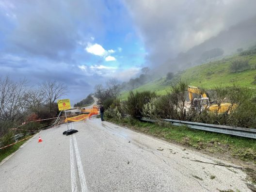 Πατρών - Τριπόλεως: Νέες καθιζήσεις, βάθους 3,5 μ., στον δρόμο που κόπηκε στα δύο ΦΩΤΟ