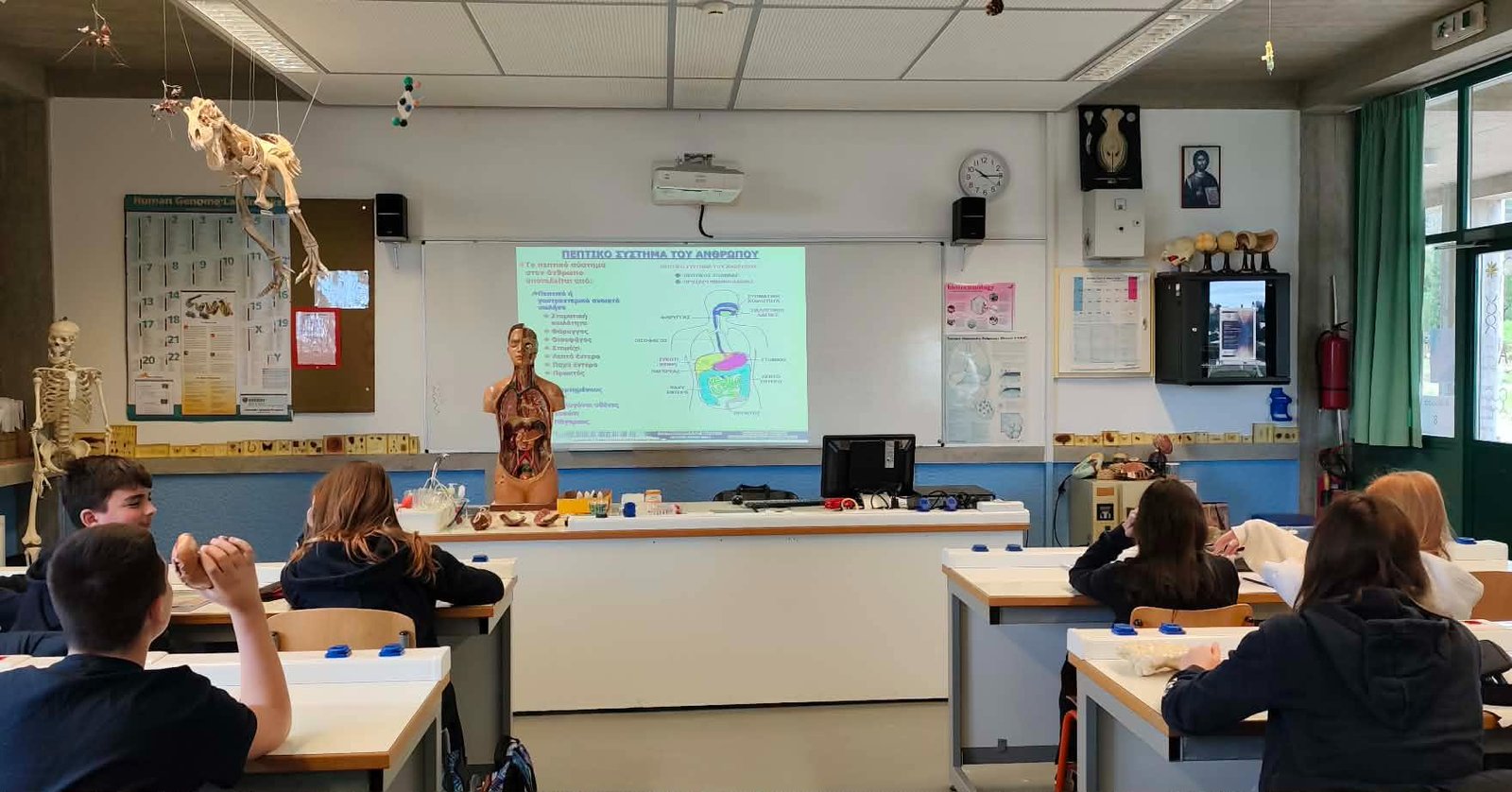 Πειράματα στο Αρσάκειο Γυμνάσιο Πατρών για αξία στη γνώση ΦΩΤΟ