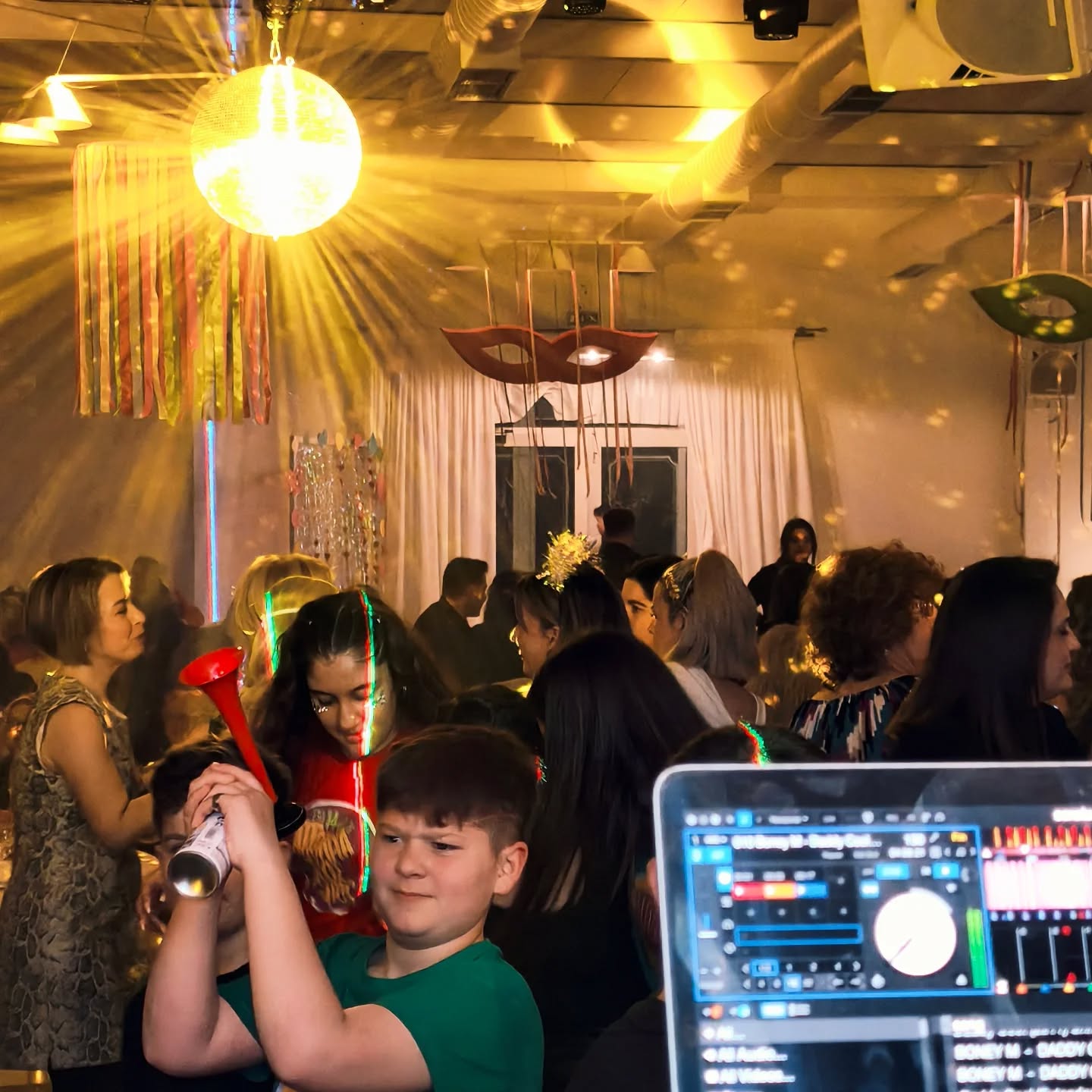 Σαν σε παλιά Ντισκοτέκ το πάρτι του Γομοστού ΦΩΤΟ