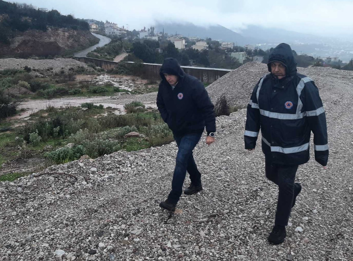 Ελεκίστρα Πατρών: «Φούσκωσε» ανησυχητικά το ρέμα, επενέβη η Πολιτική Προστασία