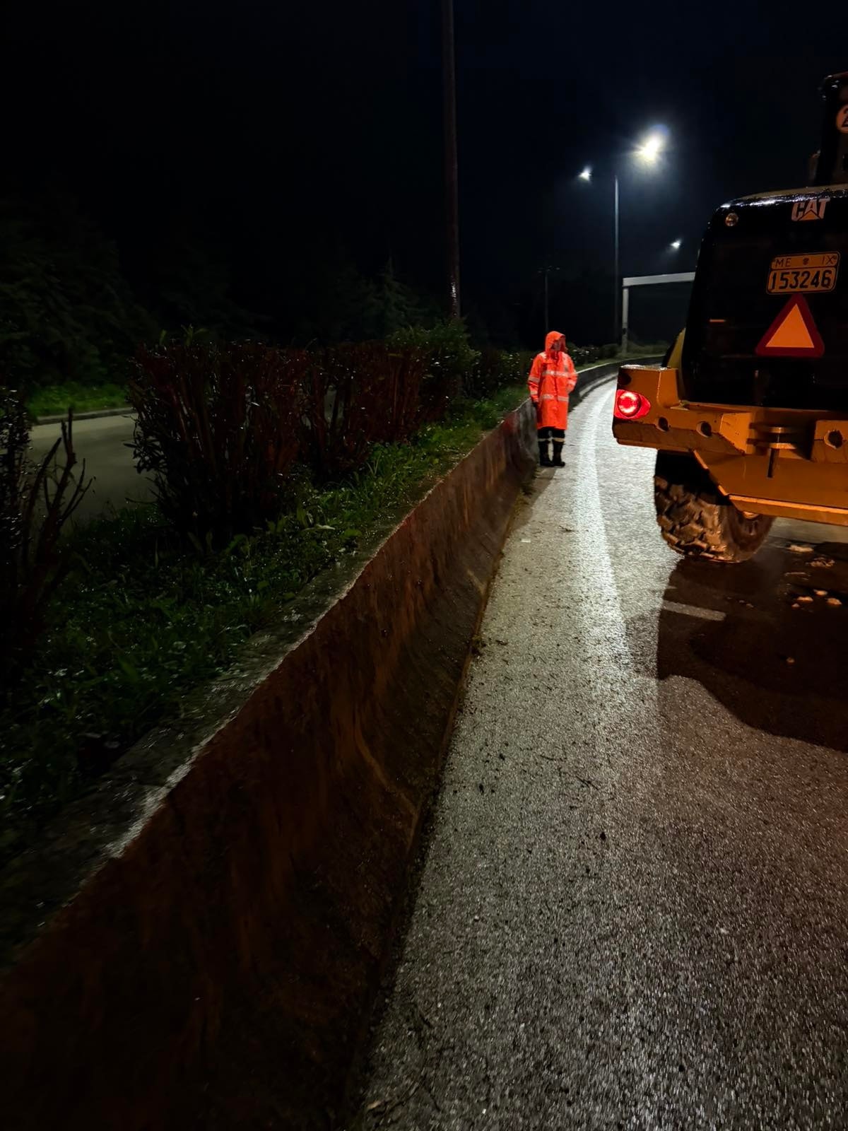 Πάτρα: Κατολισθήσεις στην Περιμετρική από την δυνατή βροχή - Ολονύχτια επιφυλακή ΦΩΤΟ