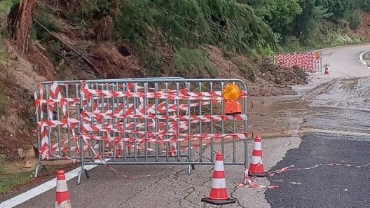 Πάτρα: Κατολίσθηση στον δρόμο Καρυά - Παλαιό Σούλι - Εκλεισε προσωρινά ΦΩΤΟ