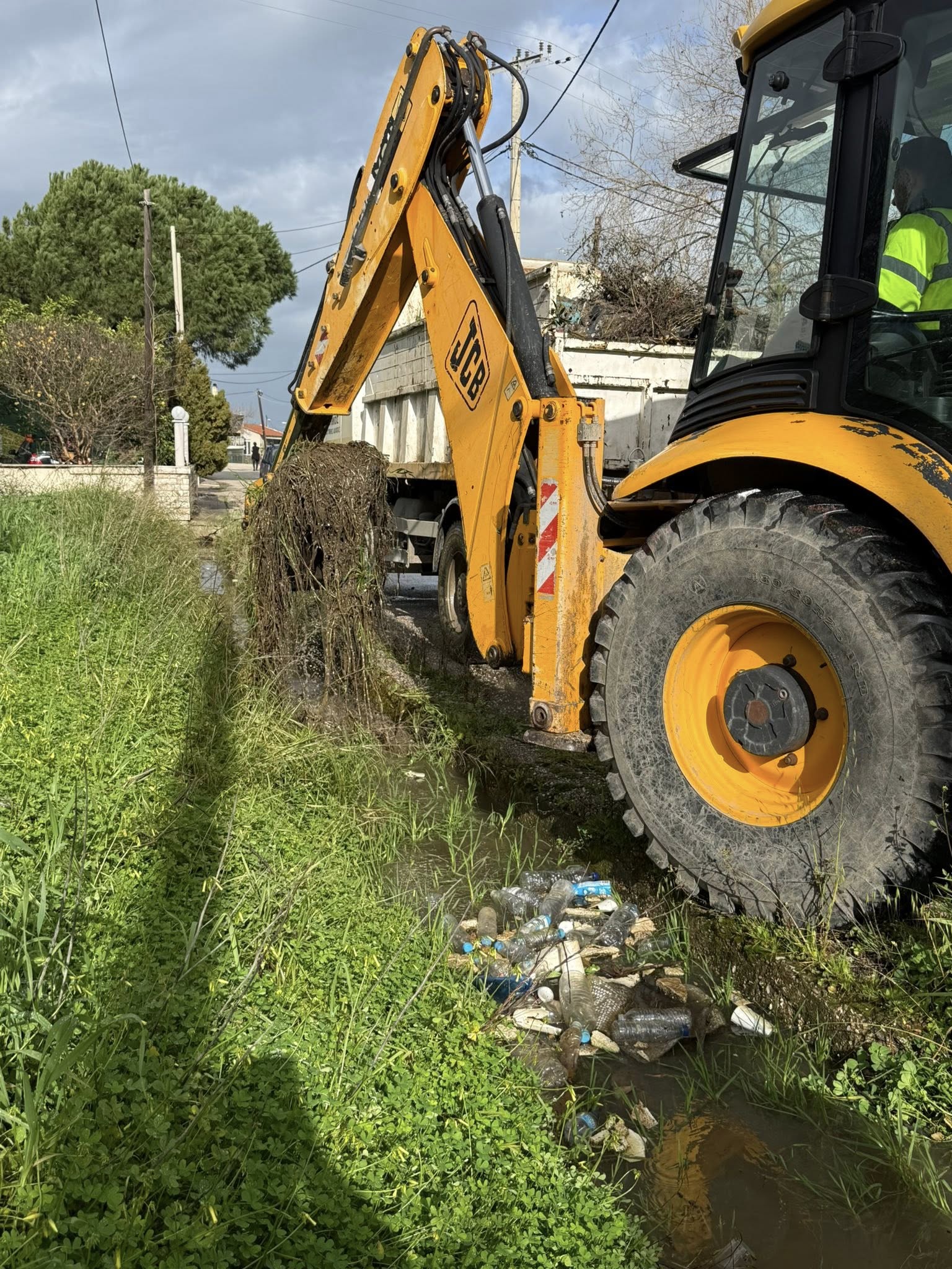 Κάτω Αχαΐα: Κίνδυνος να πλημμυρίσει κεντρικός δρόμος των Αλυκών ΦΩΤΟ