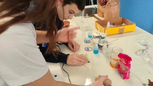 Πειράματα στο Αρσάκειο Γυμνάσιο Πατρών για αξία στη γνώση ΦΩΤΟ