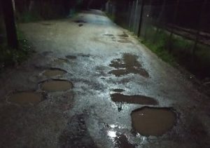 Βραχναίικα Πατρών: Λακκούβες θέτουν σε κίνδυνο πεζούς και οδηγούς - Εγκατάλειψη και παρακμή ΦΩΤΟ