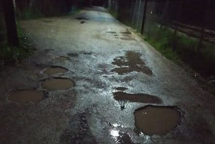 Βραχναίικα Πατρών: Λακκούβες, πραγματικοί τάφοι, θέτουν σε κίνδυνο πεζούς και οδηγούς - Εγκατάλειψη και παρακμή ΦΩΤΟ