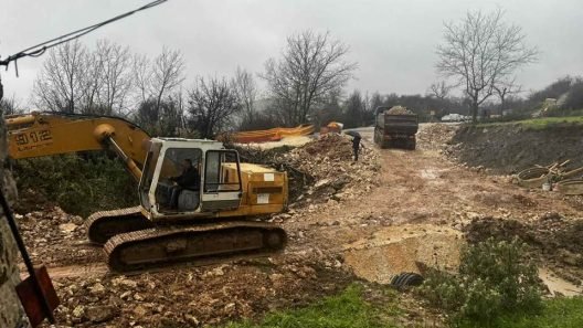 Πατρών - Τριπόλεως: Ενισχύσεις από την Αχαΐα για την Παράκαμψη των καθιζήσεων - Εργασίες σε δύσκολες συνθήκες ΦΩΤΟ