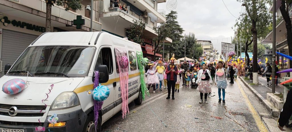 Προσφορά σε Καρναβαλικές μπλούζες προς το Ίδρυμα «Κιβωτό της Αγάπης» ΦΩΤΟ