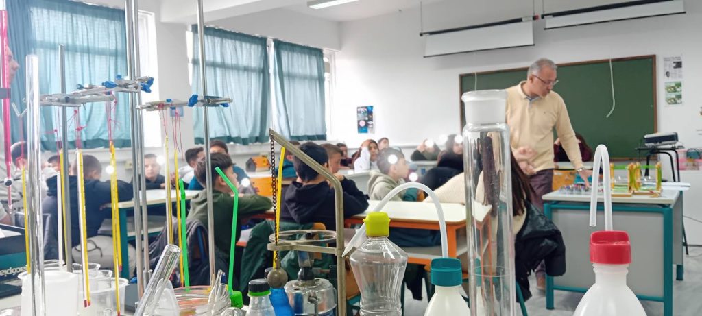 Μικροί επιστήμονες από την Ακράτα εν δράσει στο ΕΚΦΕ Αιγίου ΦΩΤΟ