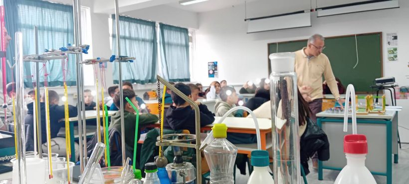 Μικροί επιστήμονες από την Ακράτα εν δράσει στο ΕΚΦΕ Αιγίου ΦΩΤΟ