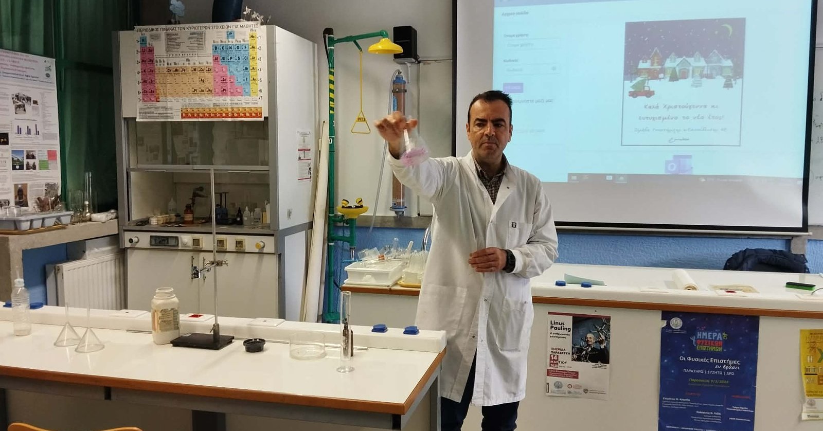 Πειράματα στο Αρσάκειο Γυμνάσιο Πατρών για αξία στη γνώση ΦΩΤΟ