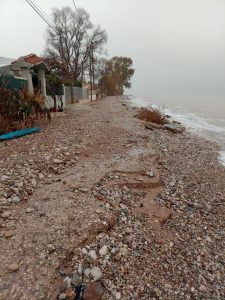 Αχαΐα: Χαλίκια και ξύλα σε δρόμους, σε παραλίες έφτασε στα σπίτια η θάλασσα ΦΩΤΟ 33 Αχαΐα: Χαλίκια και ξύλα σε δρόμους, σε παραλίες έφτασε στα σπίτια η θάλασσα ΦΩΤΟ