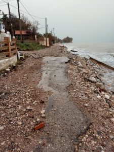 Αχαΐα: Χαλίκια και ξύλα σε δρόμους, σε παραλίες έφτασε στα σπίτια η θάλασσα ΦΩΤΟ 31 Αχαΐα: Χαλίκια και ξύλα σε δρόμους, σε παραλίες έφτασε στα σπίτια η θάλασσα ΦΩΤΟ