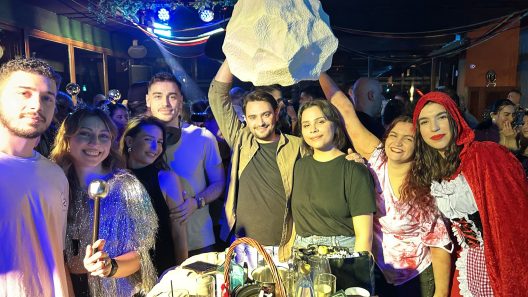 Το προσωπικό της Κλινικής Αποκατάστασης «ΟΛΥΜΠΙΟΝ» άλλαξε «αμφίεση» ΦΩΤΟ