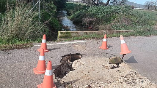 Δυτική Αχαΐα: «Δρόμοι» ποτάμια για βάρκες, χωρίς σχέδιο για τον Χειμώνα ΦΩΤΟ