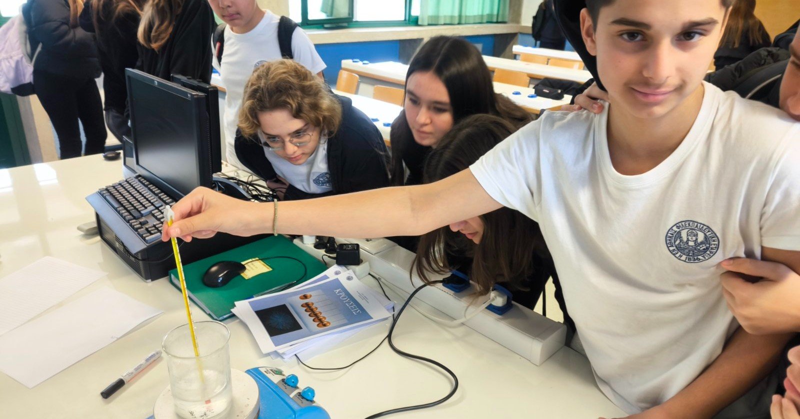 Πειράματα στο Αρσάκειο Γυμνάσιο Πατρών για αξία στη γνώση ΦΩΤΟ