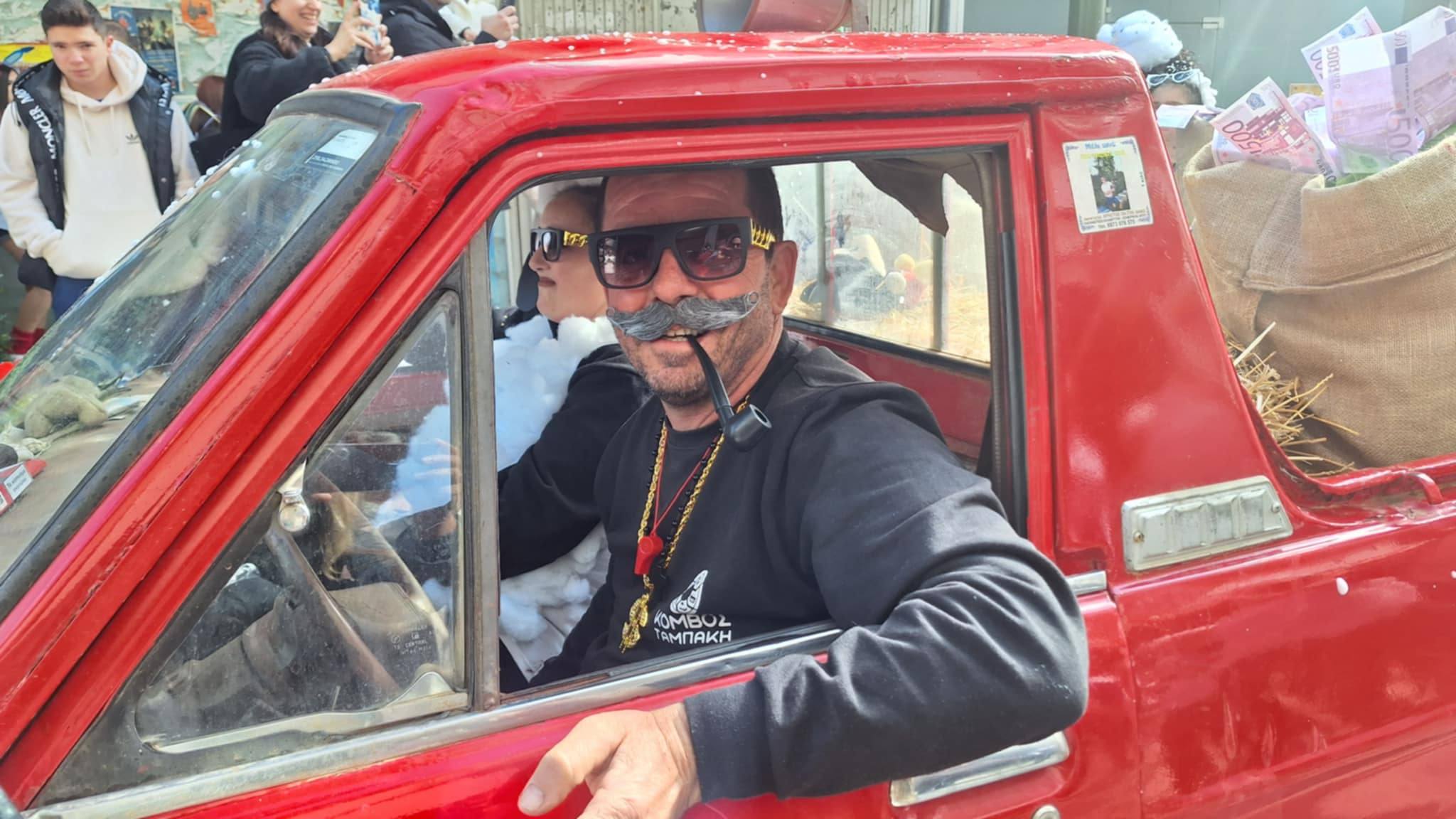 Αίγιο: Χορός, σάτιρα και...ΟΠΕΚΕΠΕ στην Καρναβαλική παρέλαση με 2.500 και καύση ΒΙΝΤΕΟ - ΦΩΤΟ 27 Αίγιο: Χορός, σάτιρα και…ΟΠΕΚΕΠΕ στην Καρναβαλική παρέλαση με 2.500 και καύση ΒΙΝΤΕΟ – ΦΩΤΟ