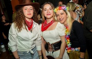 Το προσωπικό της Κλινικής Αποκατάστασης «ΟΛΥΜΠΙΟΝ» άλλαξε «αμφίεση» ΦΩΤΟ