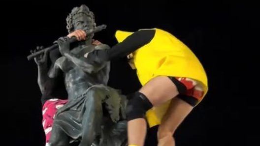 Πάτρα: Καρναβαλιστές σκαρφάλωσαν σε μνημεία και δεν βρέθηκε κανείς να τους «μαζέψει» ΒΙΝΤΕΟ - ΦΩΤΟ