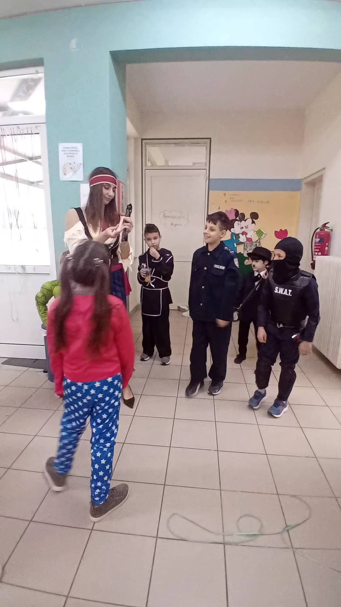 Μασκαρέματα στο Δημοτικό Σχολείο Μιχοΐου ΦΩΤΟ