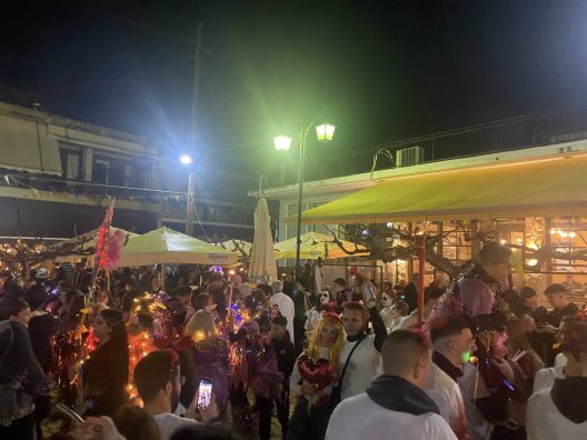 Μαγική καρναβαλική βραδιά στην Ακράτα ΦΩΤΟ