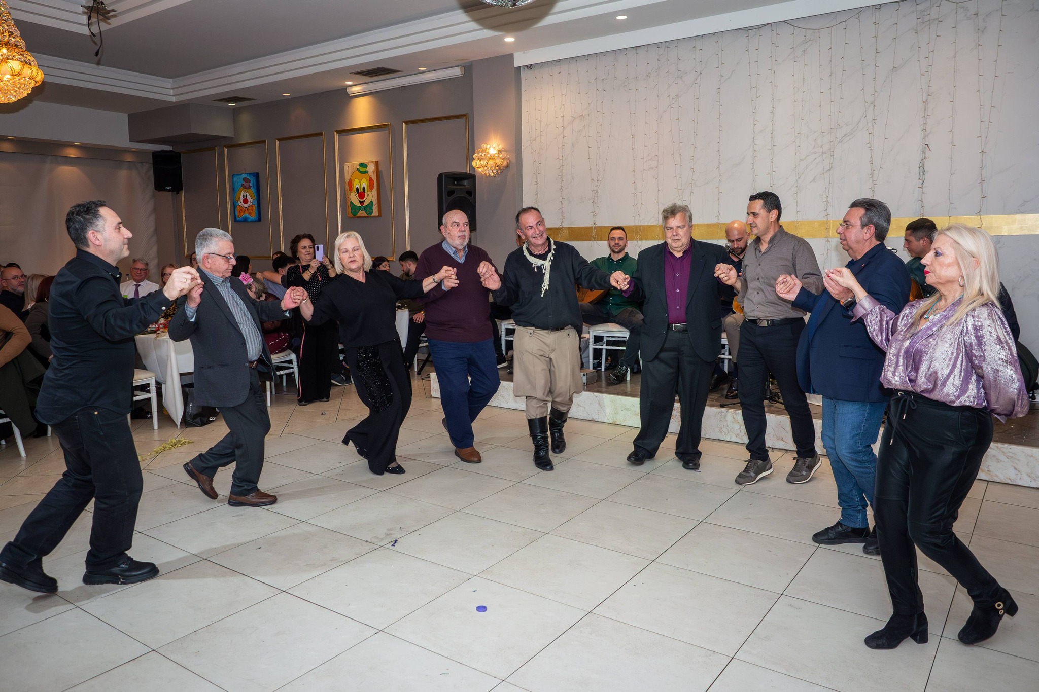 Ο Αποκριάτικος Χορός από το «Αρκάδι» των Κρητών Πάτρας ΦΩΤΟ