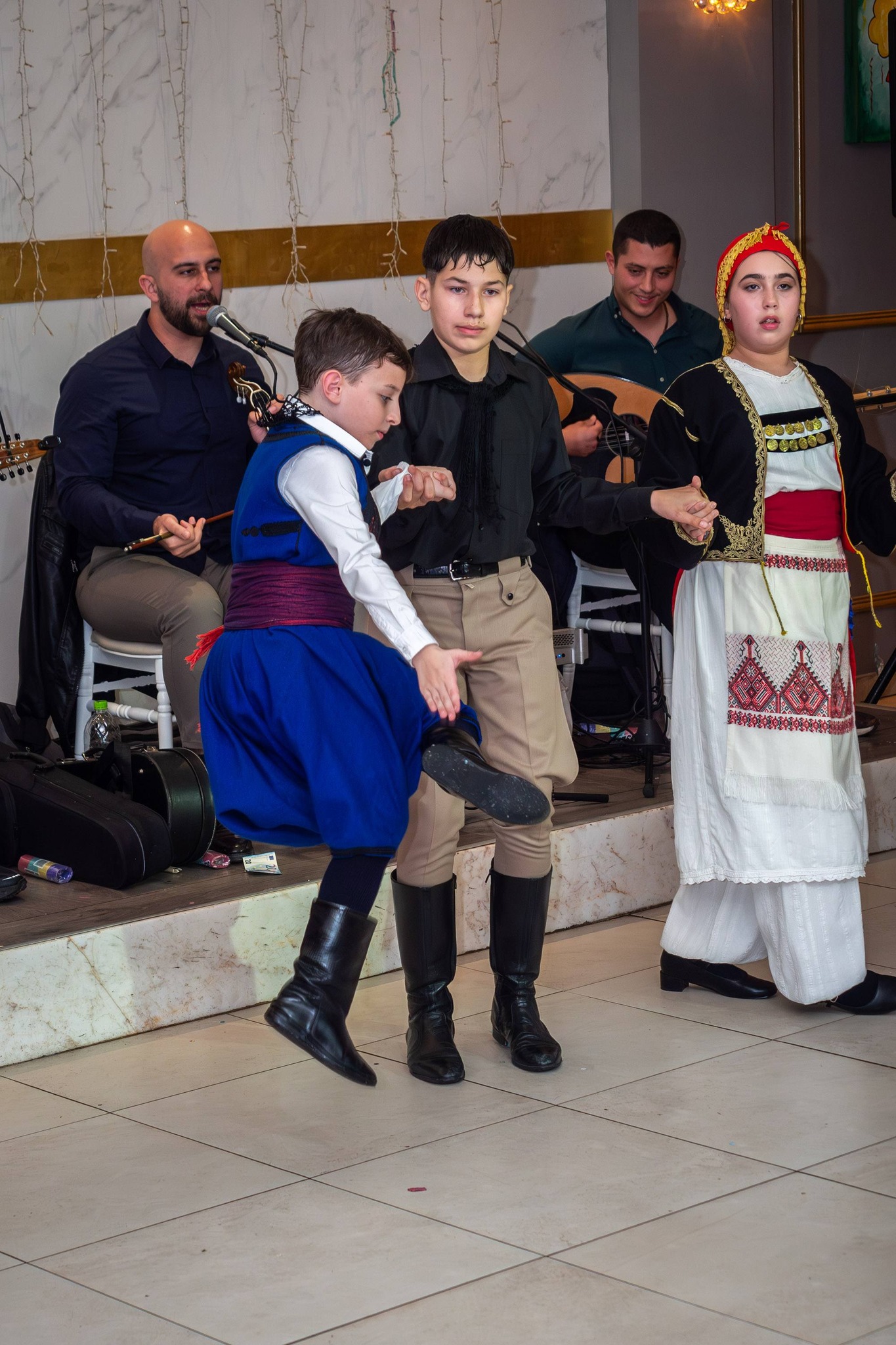 Ο Αποκριάτικος Χορός από το «Αρκάδι» των Κρητών Πάτρας ΦΩΤΟ