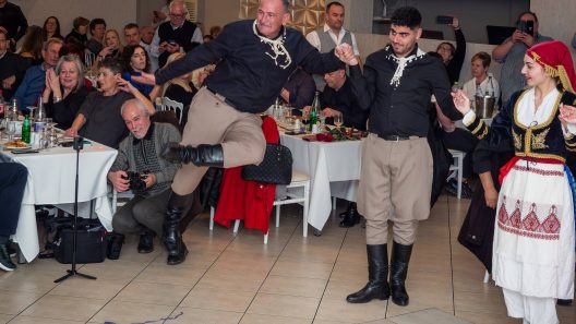 Ο Αποκριάτικος Χορός από το «Αρκάδι» των Κρητών Πάτρας ΦΩΤΟ