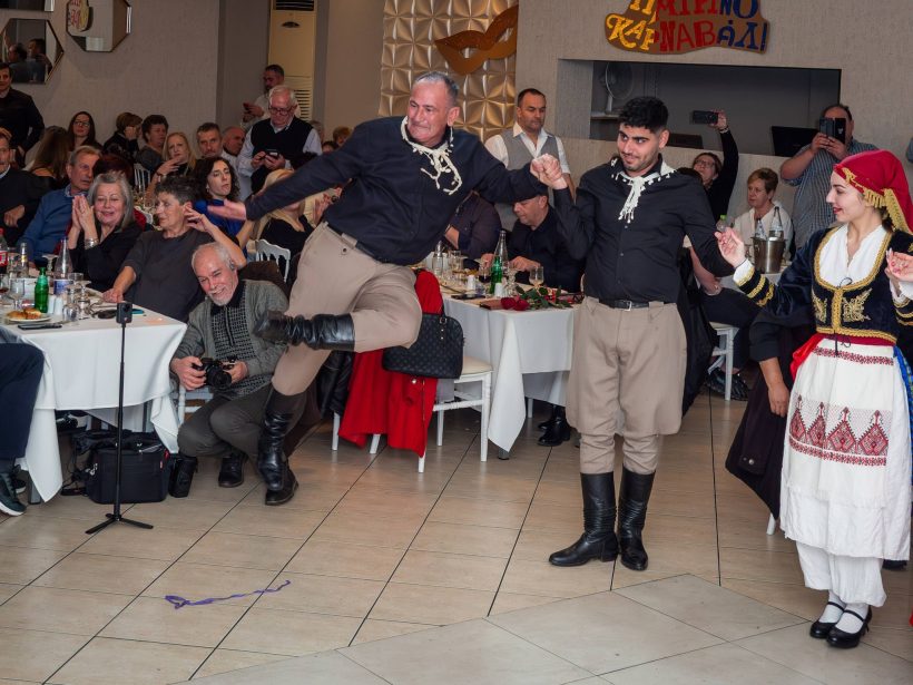 Ο Αποκριάτικος Χορός από το «Αρκάδι» των Κρητών Πάτρας ΦΩΤΟ