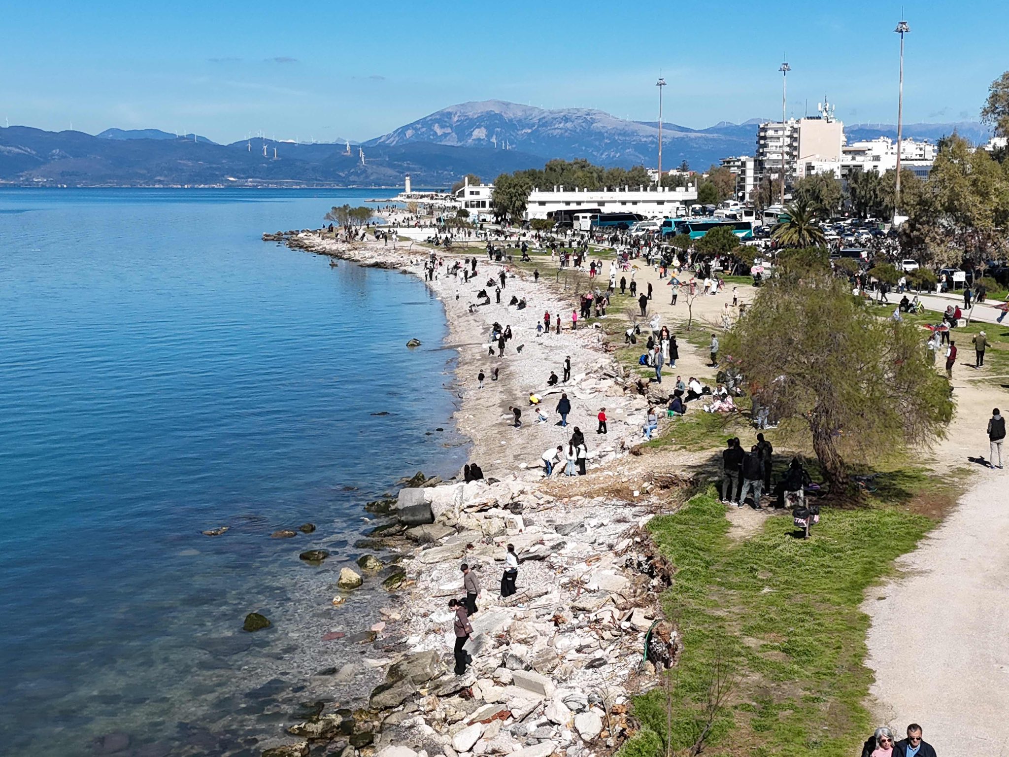 Πάτρα: Η Καθαρά Δευτέρα από ψηλά...και άκρως φαντασμαγορικά ΦΩΤΟ